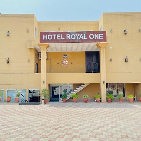 Hotel Royal One Мултан Экстерьер фото