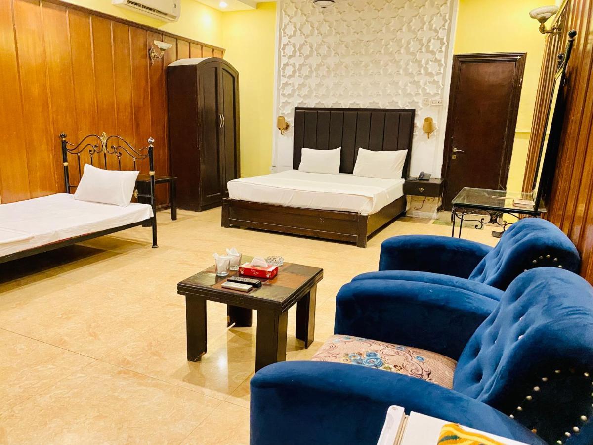 Hotel Royal One Мултан Экстерьер фото