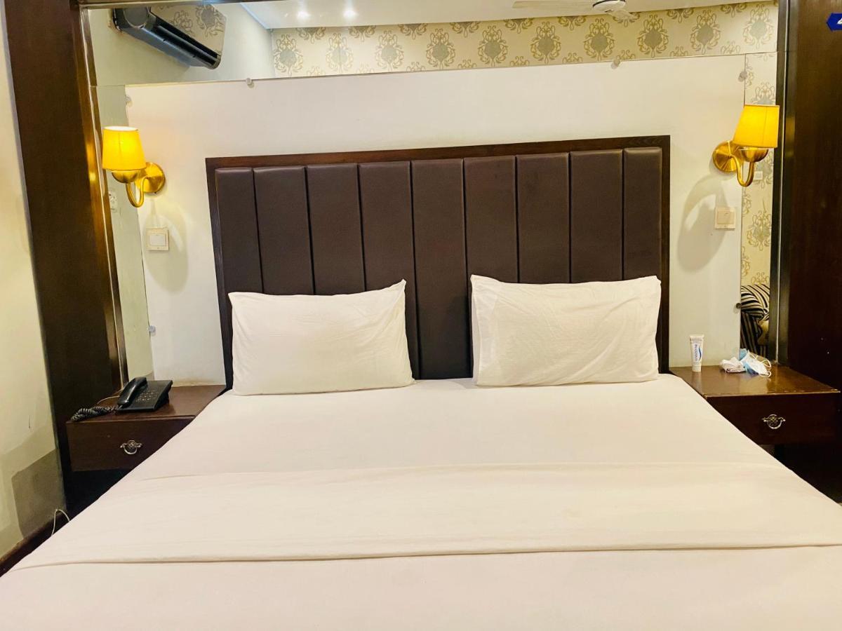 Hotel Royal One Мултан Экстерьер фото