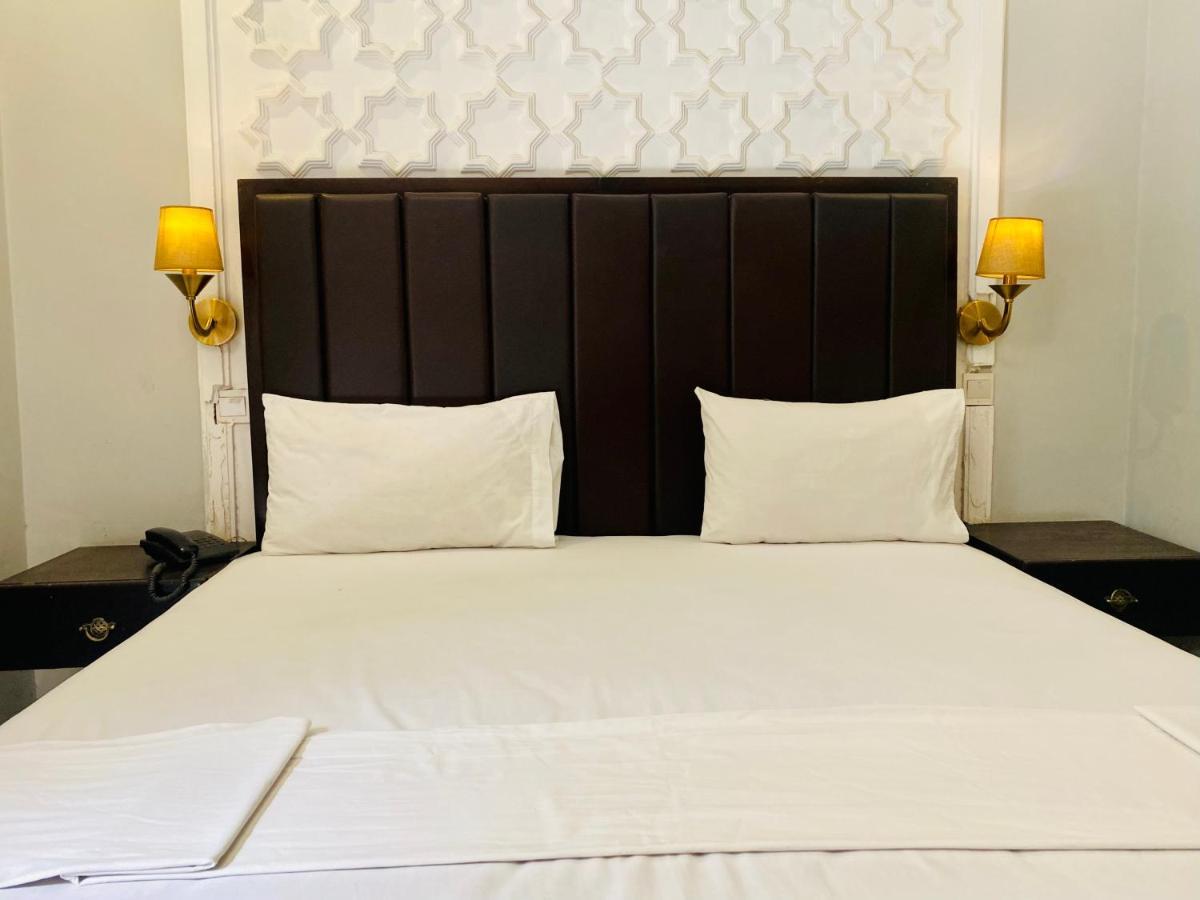 Hotel Royal One Мултан Экстерьер фото