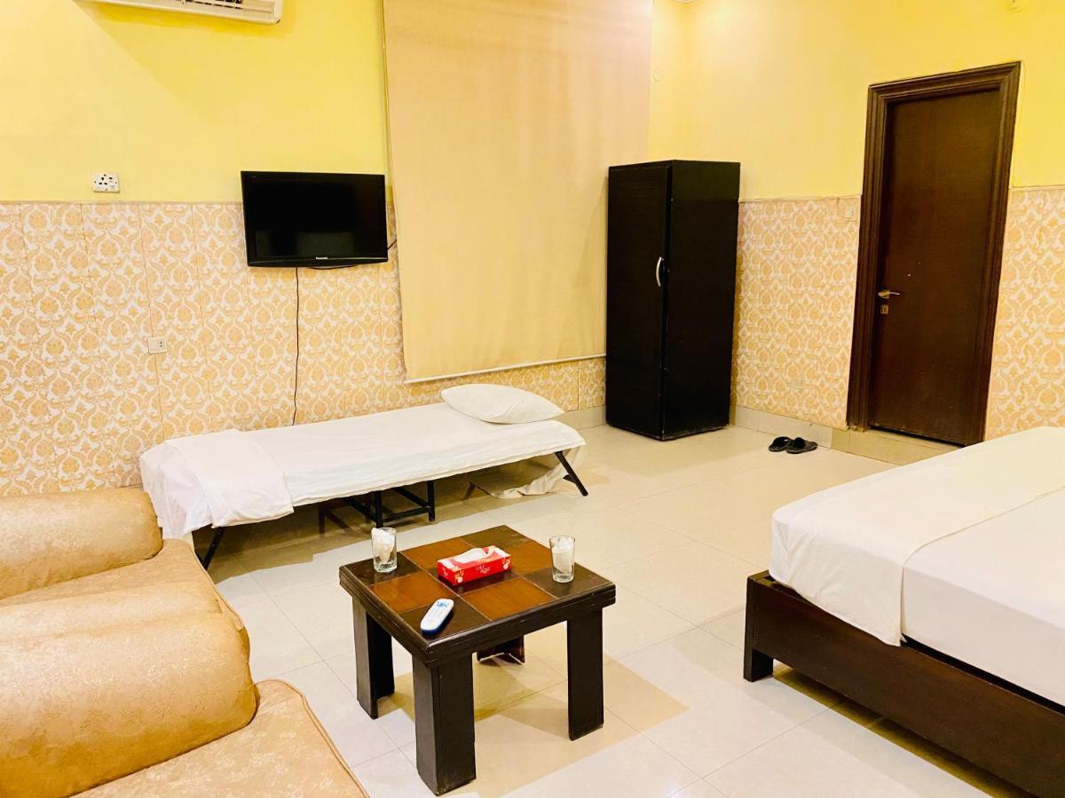 Hotel Royal One Мултан Экстерьер фото